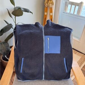 Amazon fleece vest (M)